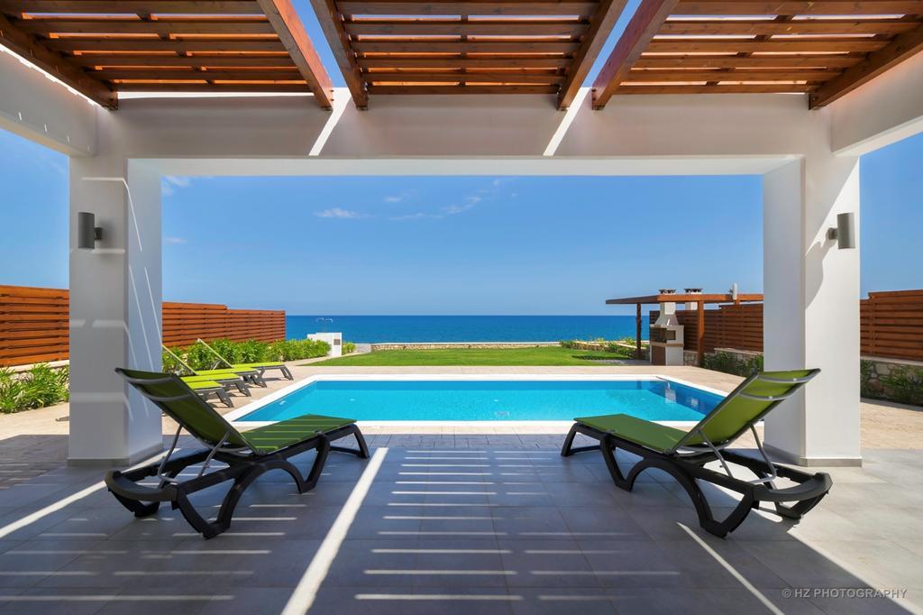 Antonoglou Beach Villas - Waterfront Luxury Retreat Lakhania Værelse billede